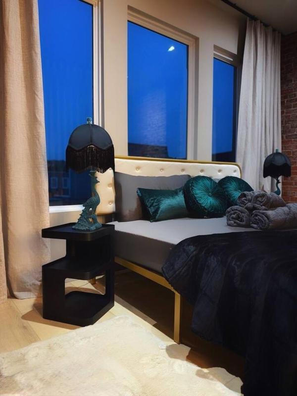 KING Bed • Elevated City Retreat • Free Parking - image 2