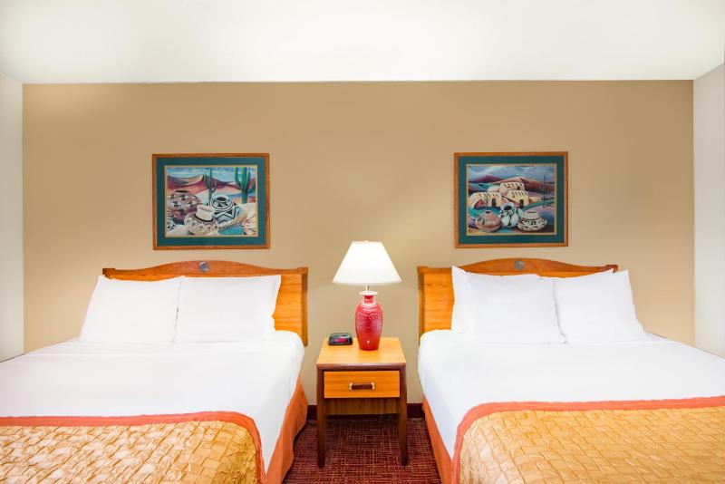 Queen Room with Two Queen Beds - Non-Smoking image 1