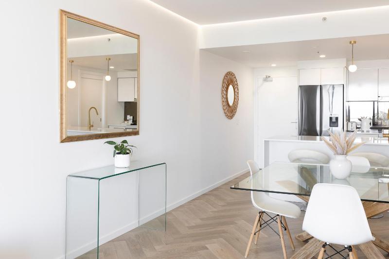 Broadbeach Skyline 3 Bedroom Retreat - image 9