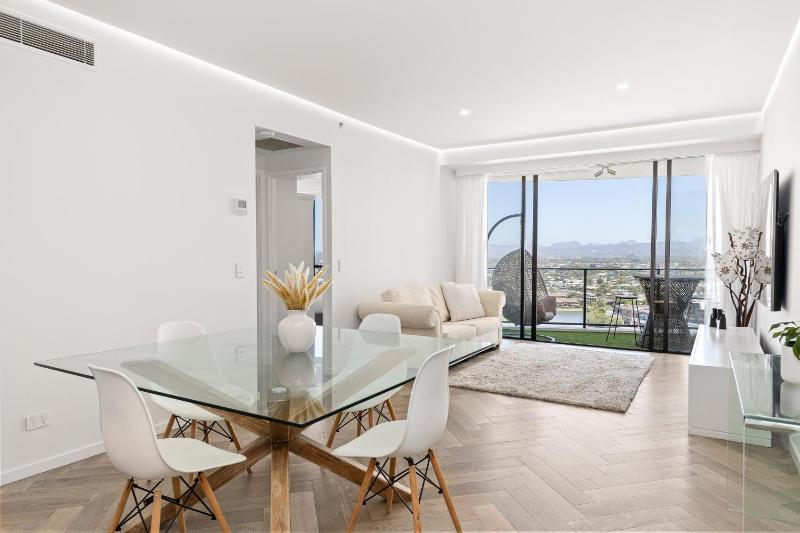 Broadbeach Skyline 3 Bedroom Retreat - image 15