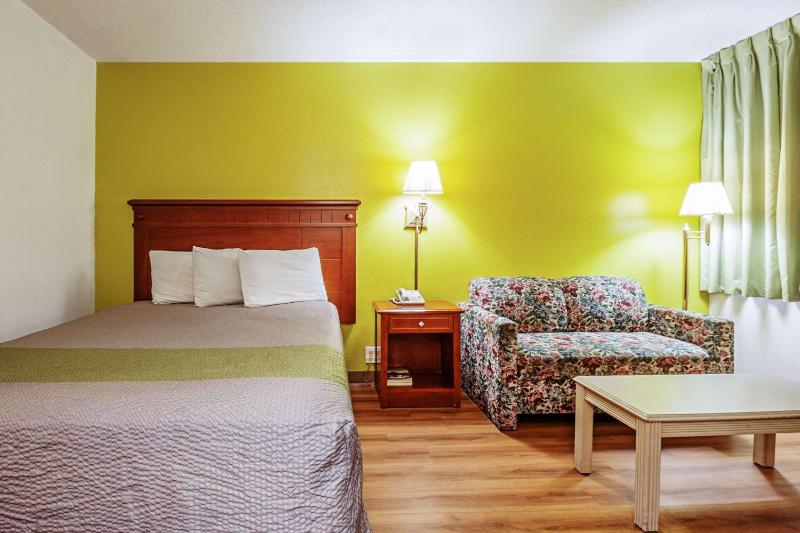 Standard King Room - Non-Smoking  image 2