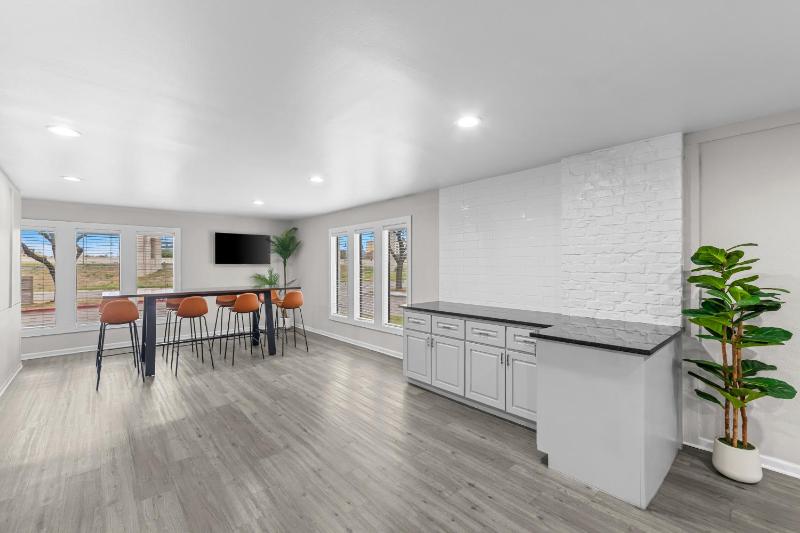 Americas Best Value Inn Austin- University - image 6