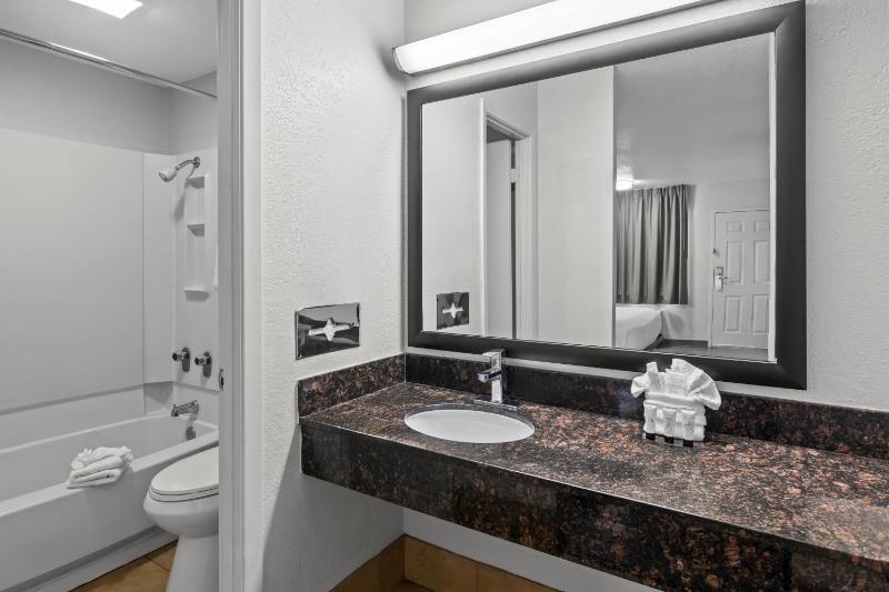 Americas Best Value Inn Austin- University - image 12