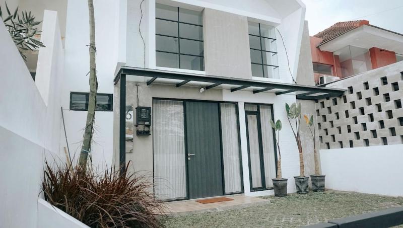 Omahe Malang Private Villa/ Guest House - image 10