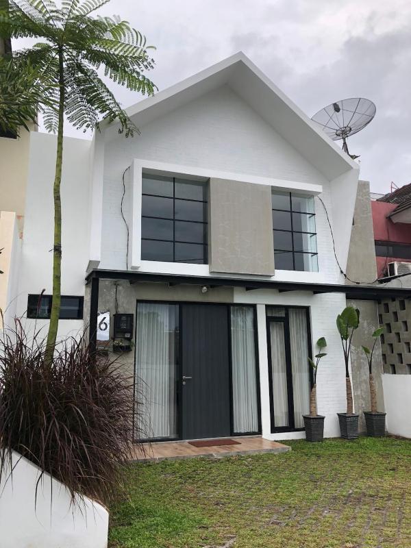 Omahe Malang Private Villa/ Guest House - image 17