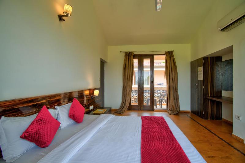 Aveeno Resort with Swimming Pool and Jacuzzi Near Calangute and Baga - image 16