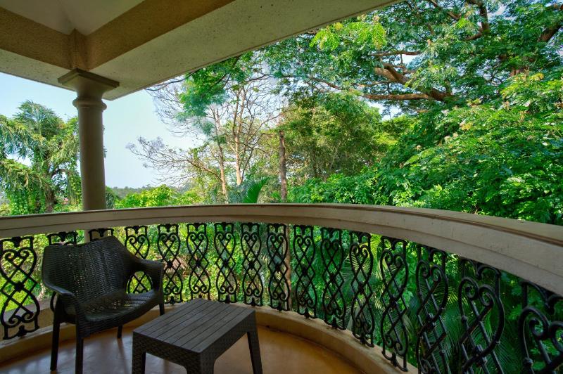 Aveeno Resort with Swimming Pool and Jacuzzi Near Calangute and Baga - image 9