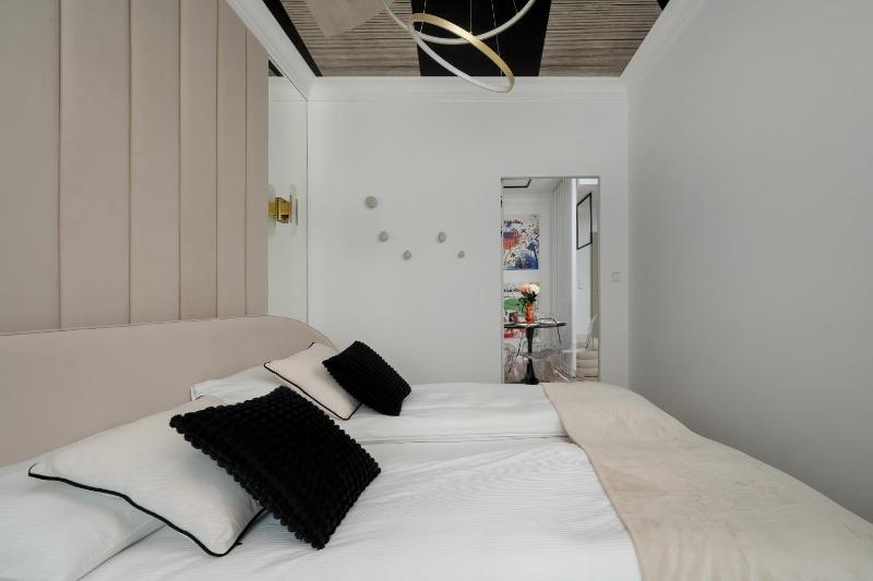 Air Conditioned Apartments in Wrocław Center by Renters Prestige - image 24