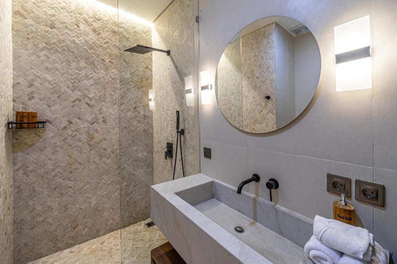 Nova Villa Resort Canggu - Stylish 1 & 2 Bedroom Pool Villas - image 4