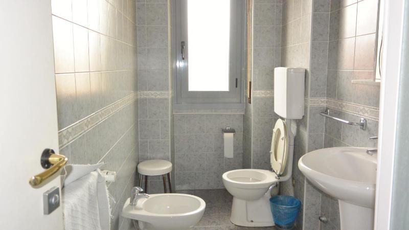 Double Room with Shared Bathroom image 2