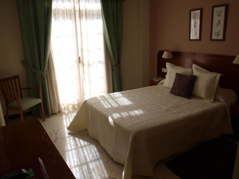 Double or Twin Room image 2