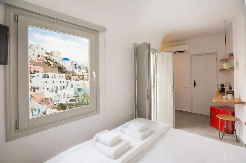 Blessed Blue Boutique Cave Suite - image 38