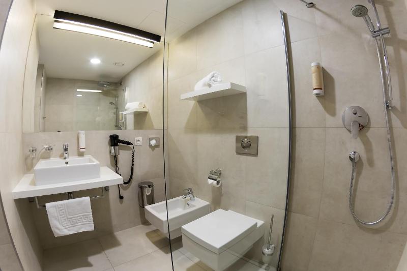 Single Room with Private Bathroom image 4
