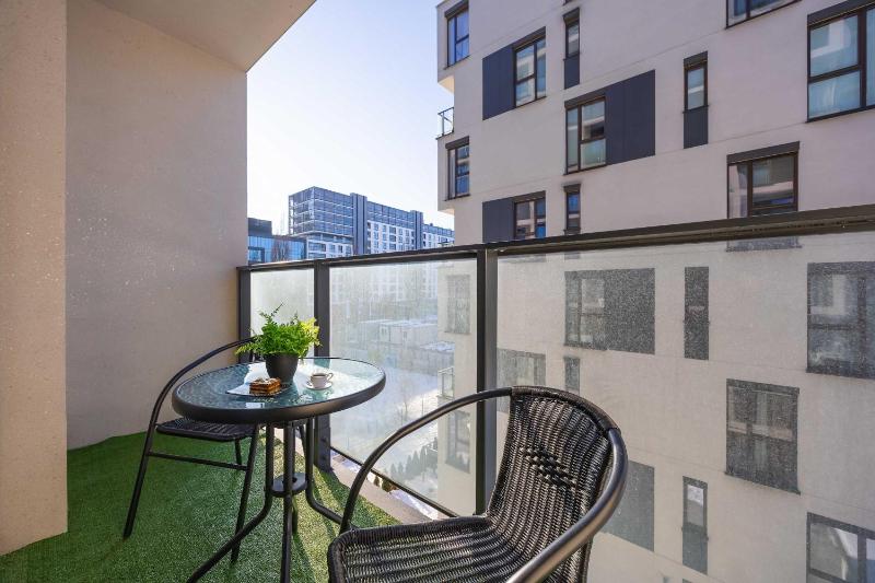 Bright Apartment Przyokopowa in the Centre of Warsaw with Parking by Noclegi Renters - image 2
