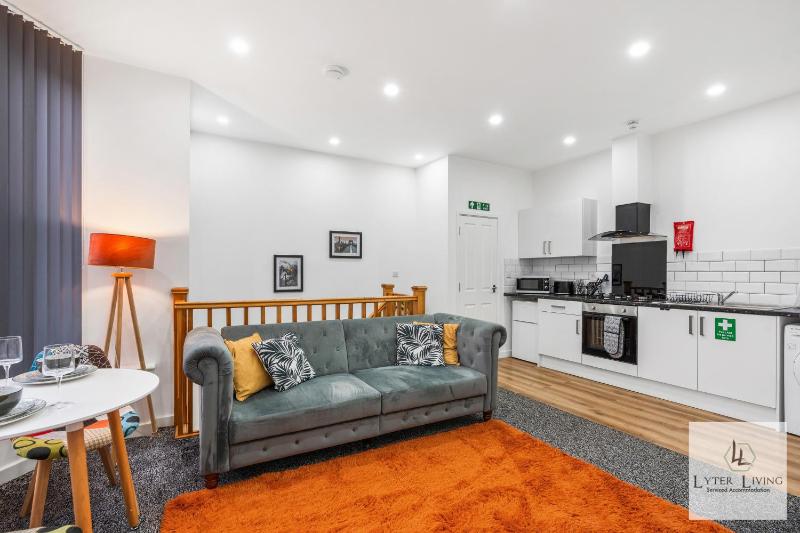 Top Hat - Bright 1-Bed Apartment by Uni of Leicester & DeMontfort Hall - Ideal for Work & Events - FREE off-site SECURE PARKING - image 3