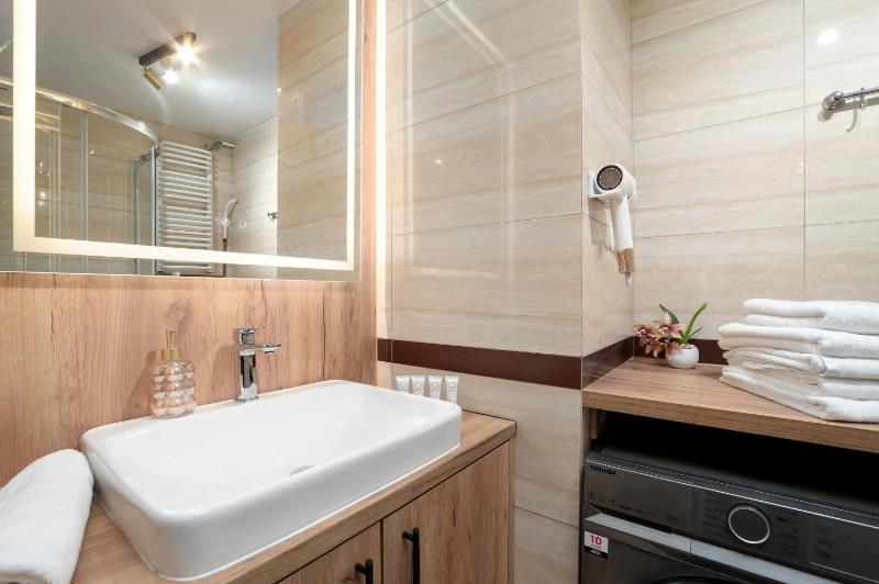 Family Apartment in Rzeszów Center with Air Conditioning and City View by Noclegi Renters - image 17