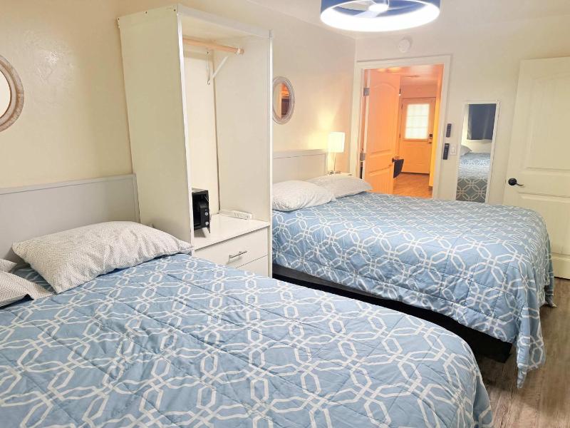 APT Style Home 2BR 2BA w Jacuzzi Near Airport - image 27