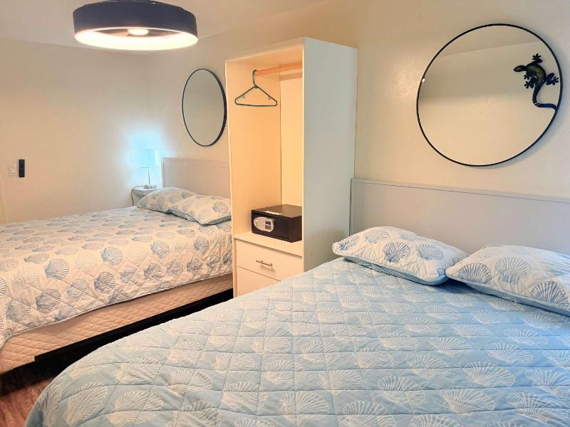 APT Style Home 2BR 2BA w Jacuzzi Near Airport - image 30