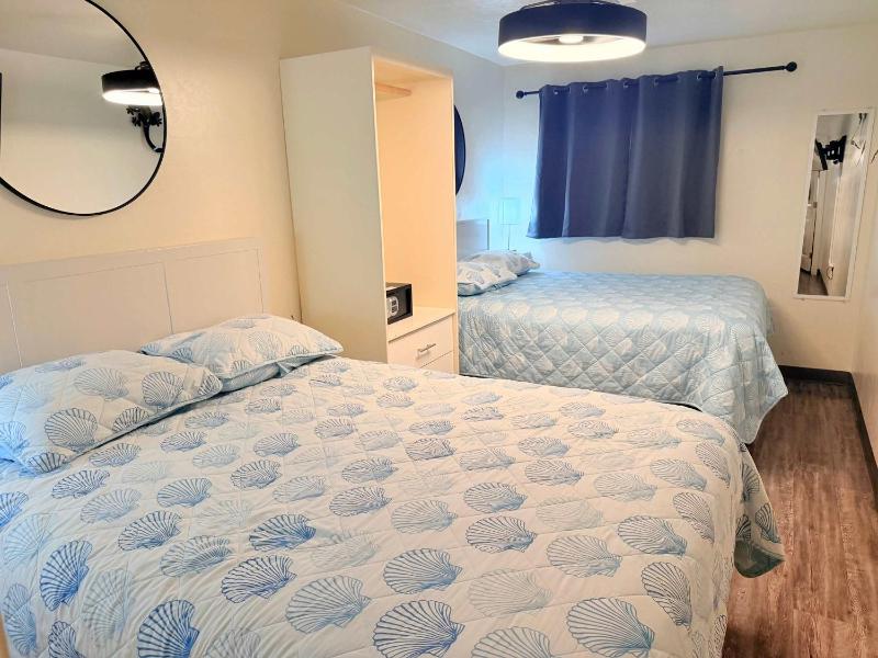 APT Style Home 2BR 2BA w Jacuzzi Near Airport - image 29