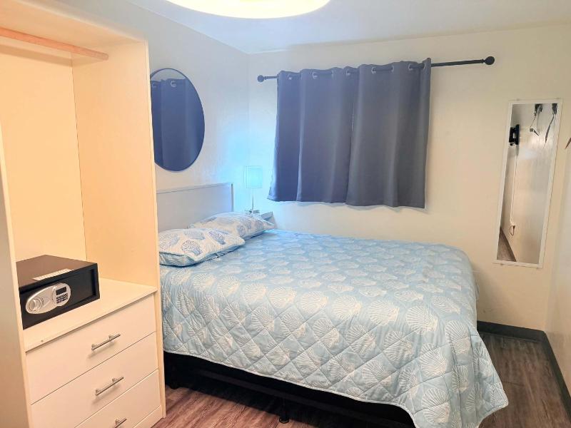 APT Style Home 2BR 2BA w Jacuzzi Near Airport - image 33