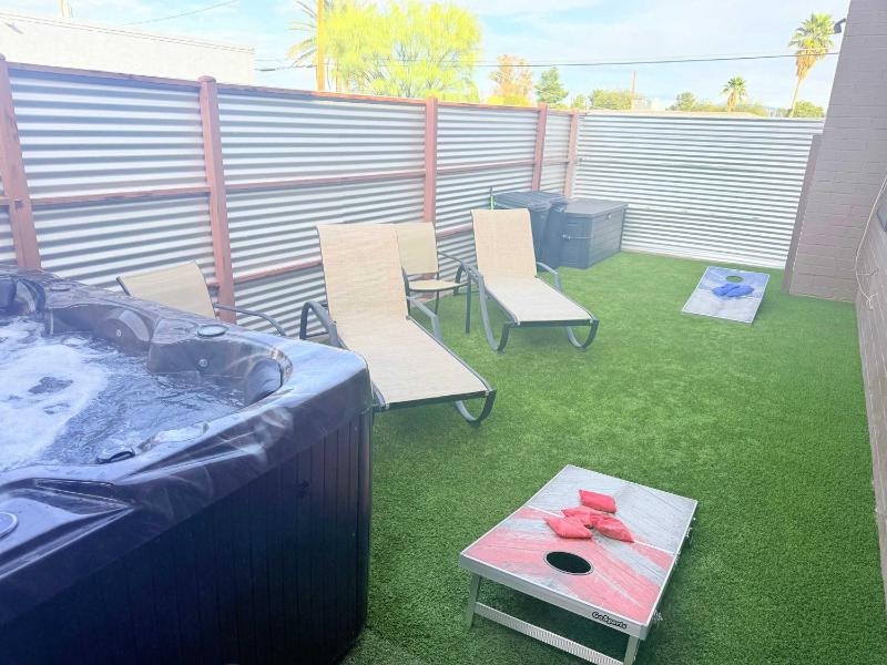 APT Style Home 2BR 2BA w Jacuzzi Near Airport - image 32