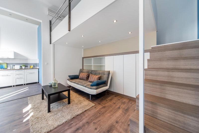 D53 Apartments - image 1