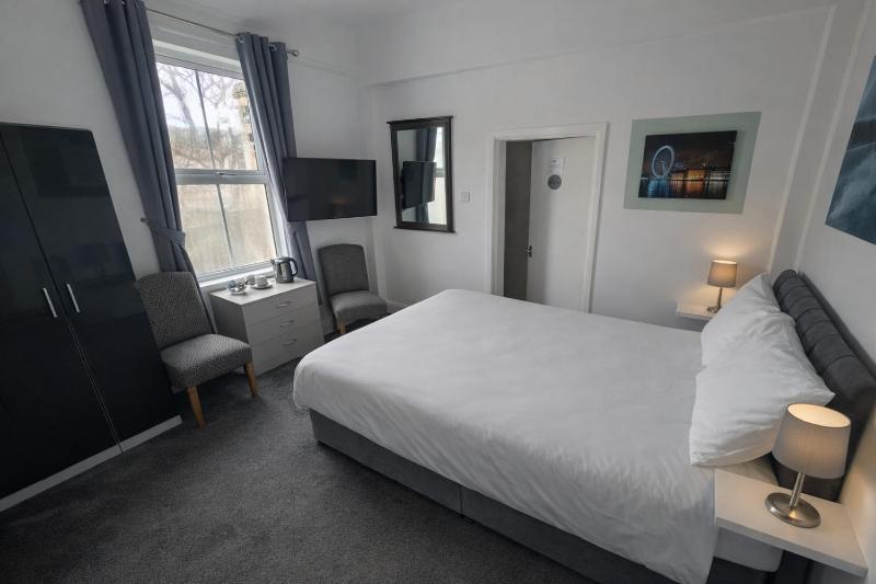 Cecil Court Hotel - image 16