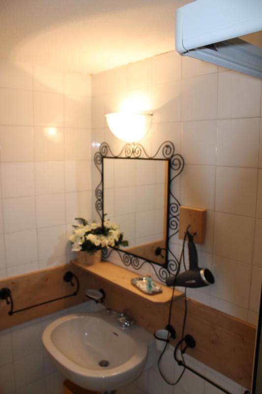 One-Bedroom Apartment (5 Adults) image 2