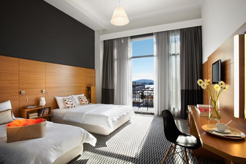 Deluxe Triple Room image 2
