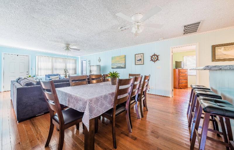 Landing Pad - Kill Devil Hills Oceanside 350 Yards to Beach Flex Stays 4 BR - image 8
