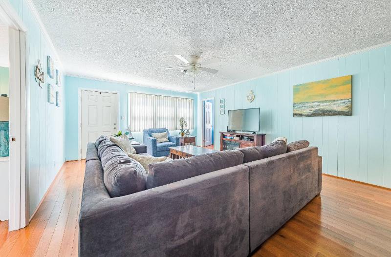 Landing Pad - Kill Devil Hills Oceanside 350 Yards to Beach Flex Stays 4 BR - image 2