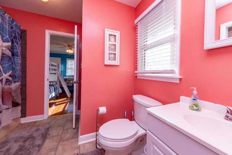 Landing Pad - Kill Devil Hills Oceanside 350 Yards to Beach Flex Stays 4 BR - image 31