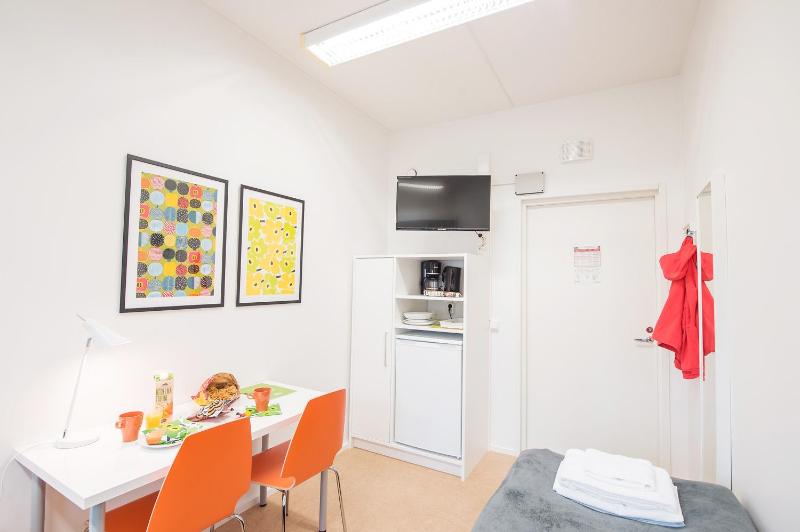 Twin Room with Shared Bathroom image 2