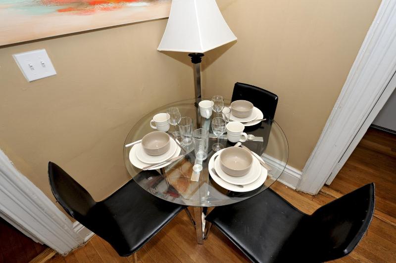 Comfy 3 Bedroom 1 Bath Apartment in NYC - image 14