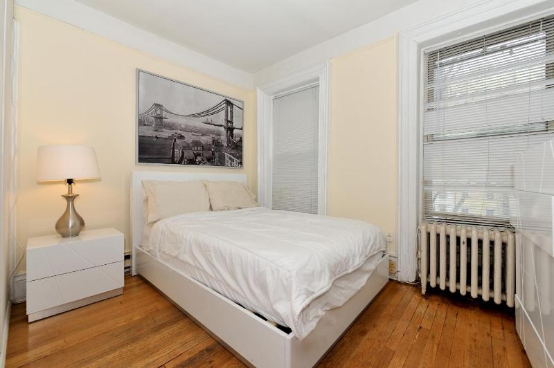 Comfy 3 Bedroom 1 Bath Apartment in NYC - image 8