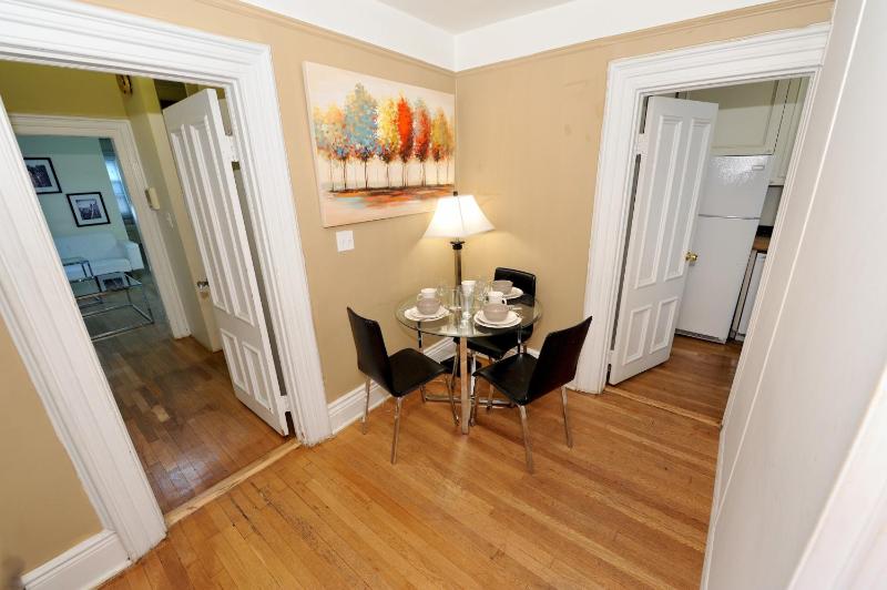 Comfy 3 Bedroom 1 Bath Apartment in NYC - image 6