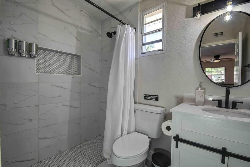 Family Friendly 5BR Tampa Home 10Min To Downtown - image 11
