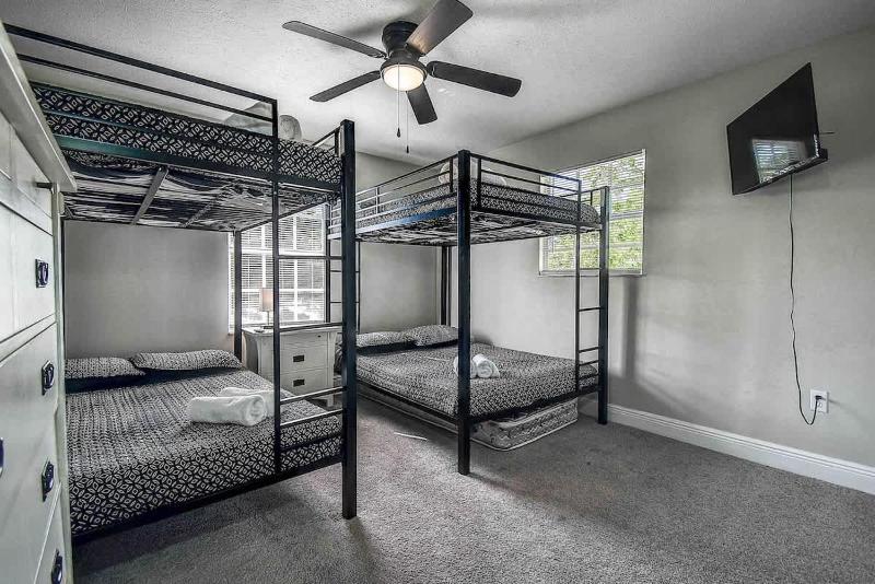 Family Friendly 5BR Tampa Home 10Min To Downtown - image 23