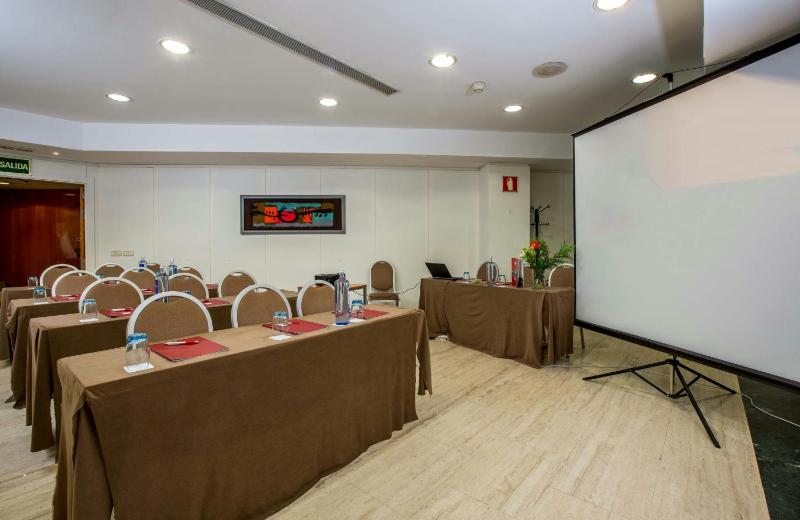 Leonardo Hotel Madrid City Center - image 12