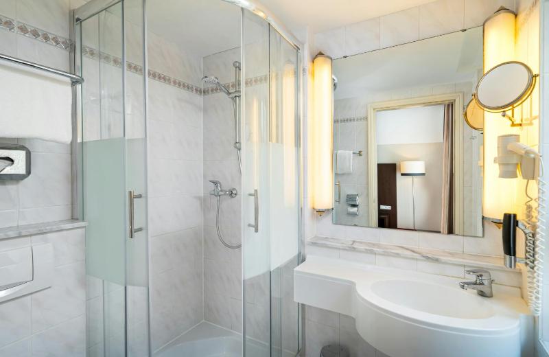 Leonardo Hotel Berlin KU'DAMM - image 12