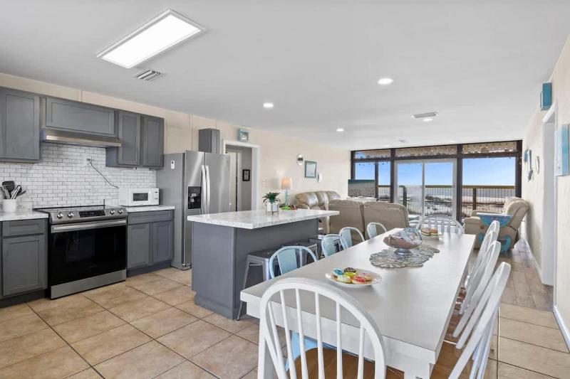 Family Gulf front 4-Bedroom Home On Dauphin Island For 13 - image 12