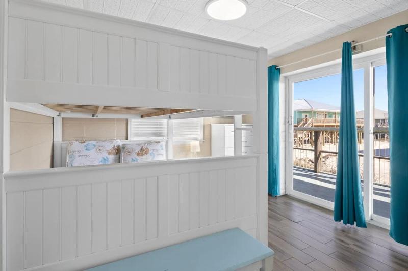 Family Gulf front 4-Bedroom Home On Dauphin Island For 13 - image 2