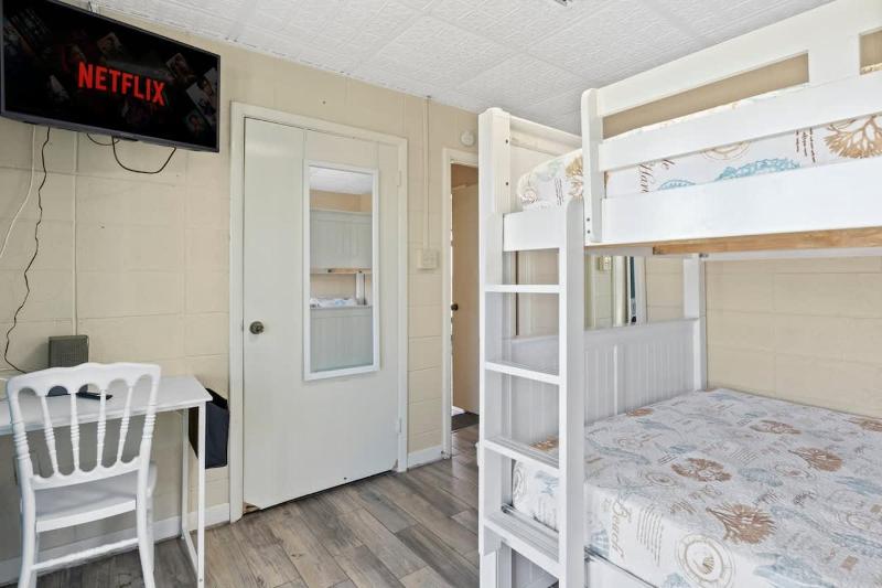 Family Gulf front 4-Bedroom Home On Dauphin Island For 13 - image 33