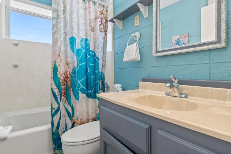 Family Gulf front 4-Bedroom Home On Dauphin Island For 13 - image 11