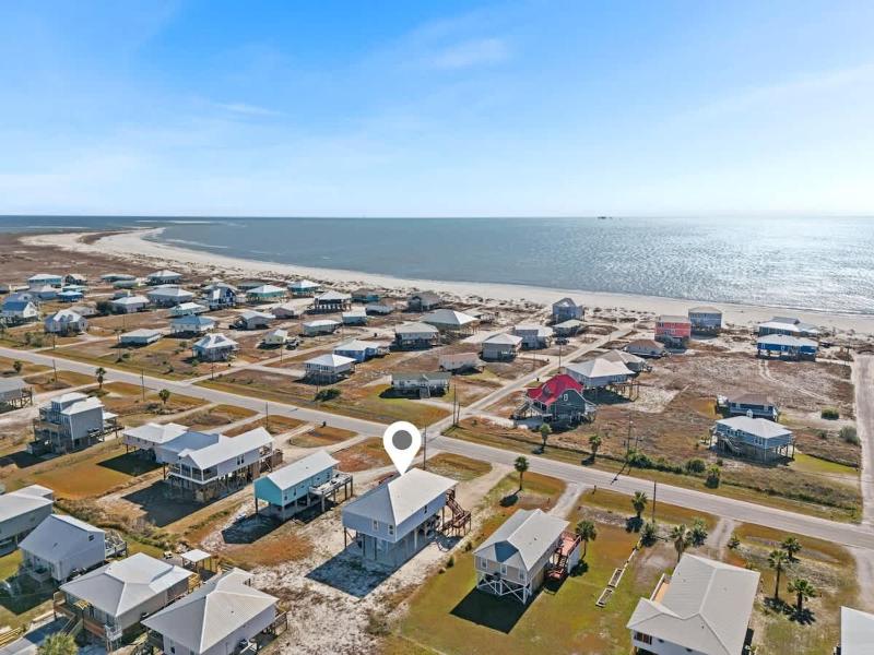 Family Coastal 4BR Home HotTub Deck 2Min Walk To Beach - image 1