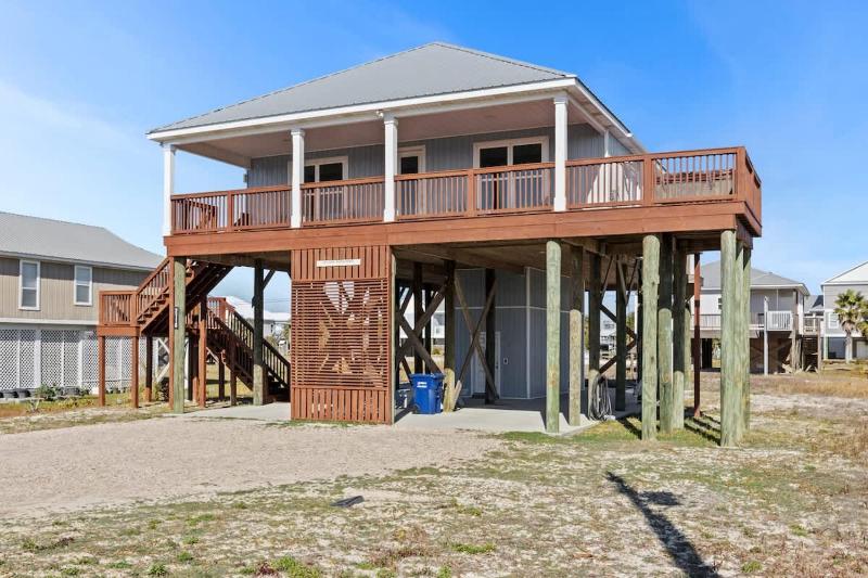 Family Coastal 4BR Home HotTub Deck 2Min Walk To Beach - image 7