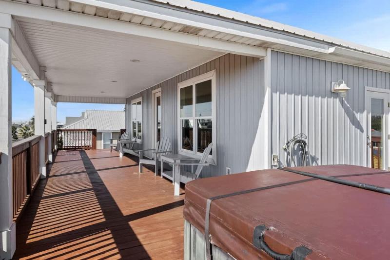 Family Coastal 4BR Home HotTub Deck 2Min Walk To Beach - image 25