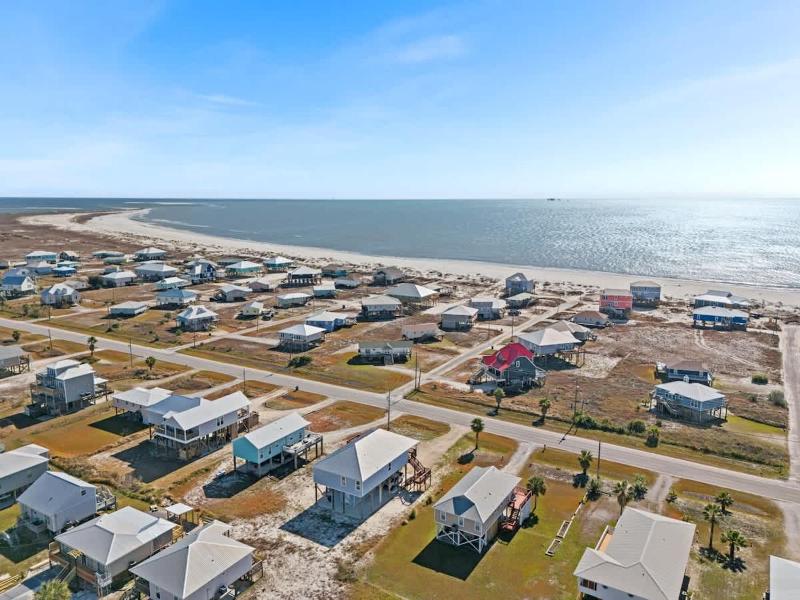 Family Coastal 4BR Home HotTub Deck 2Min Walk To Beach - image 6
