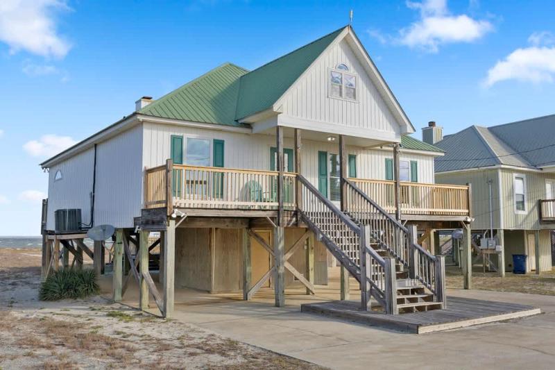 Family Waterfront Island Home Dock Hot Tub - image 46