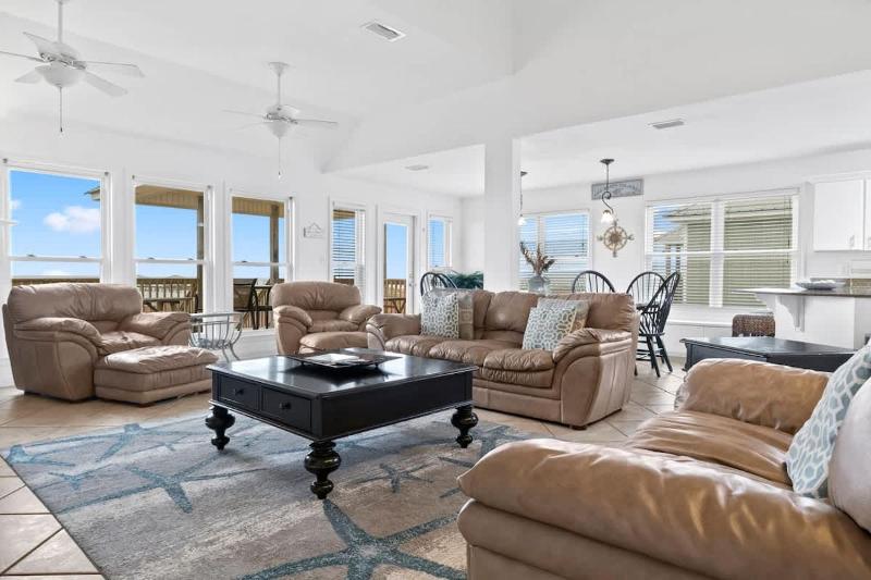 Family Waterfront Island Home Dock Hot Tub - image 14